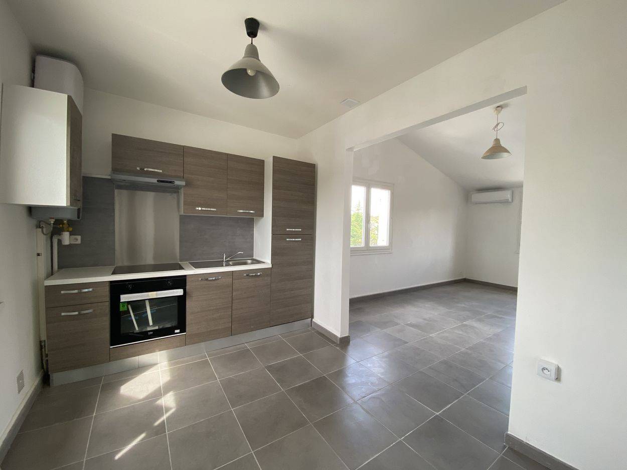 appartement à louer ventabren avec cuisine équipée séjour climatisé