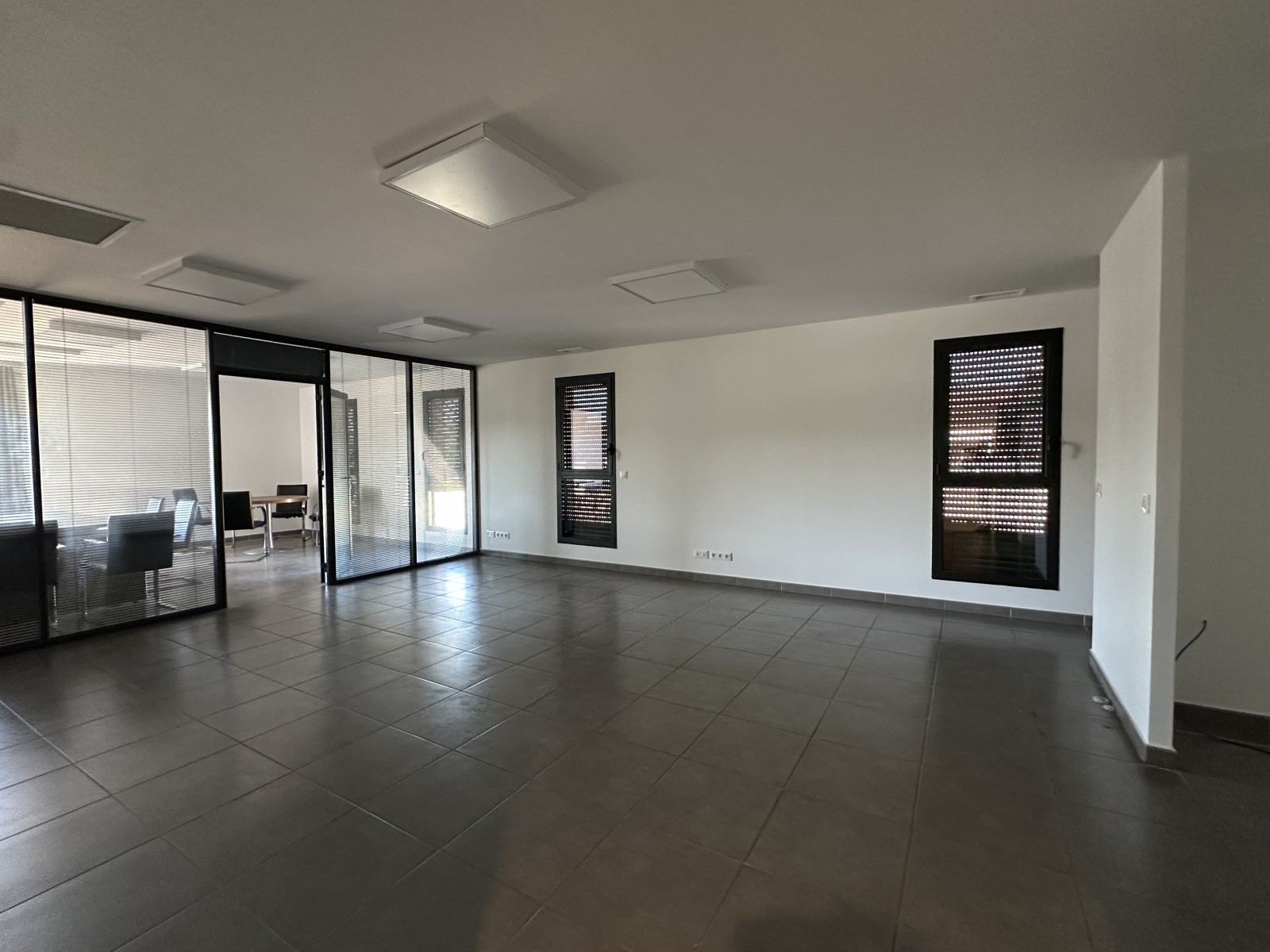 bureau climatisé à louer à velaux avec salle de réunion