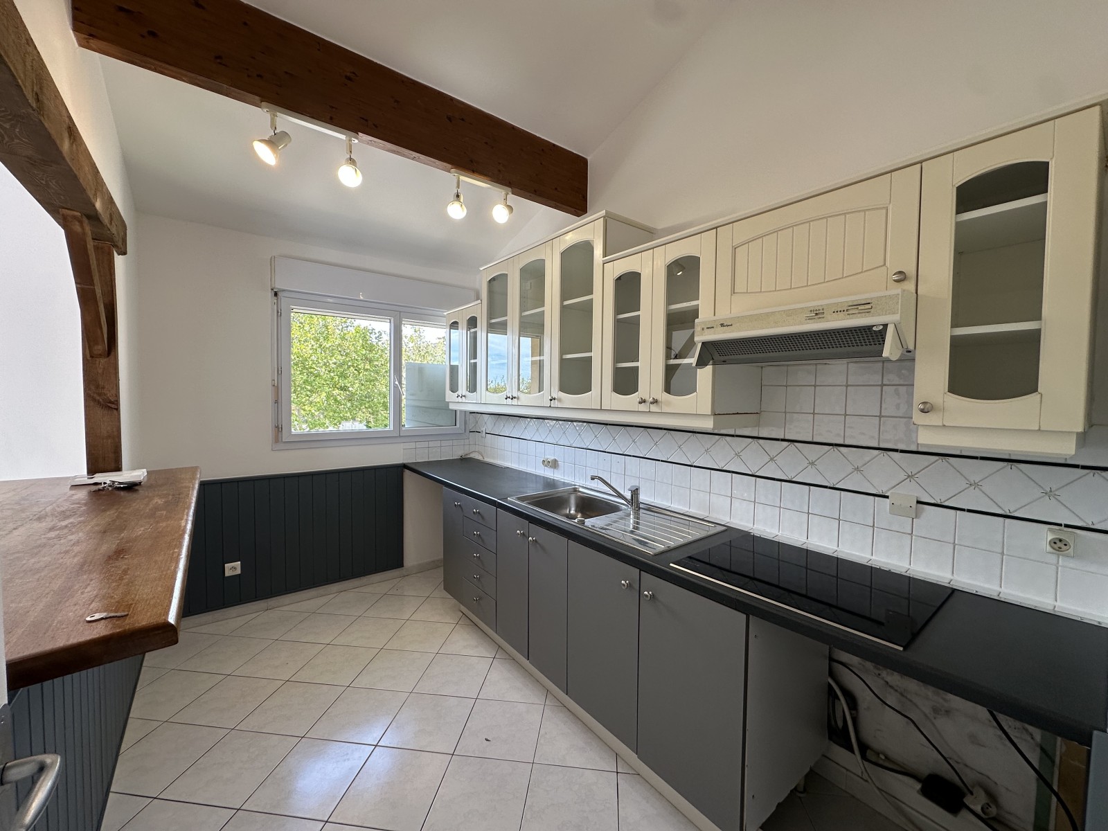 appartemet T2 avec cuisine équipée à vendre à coudoux 13111