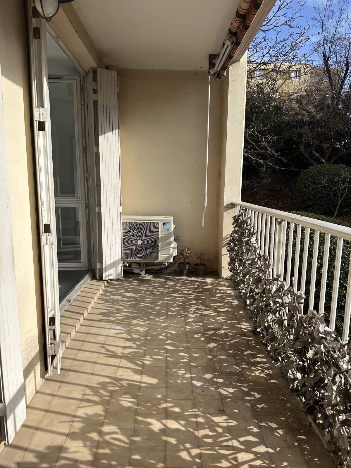 appartement T4 en location à aix en provence avec terrasse, box stationnement pour motos résidence fermée
