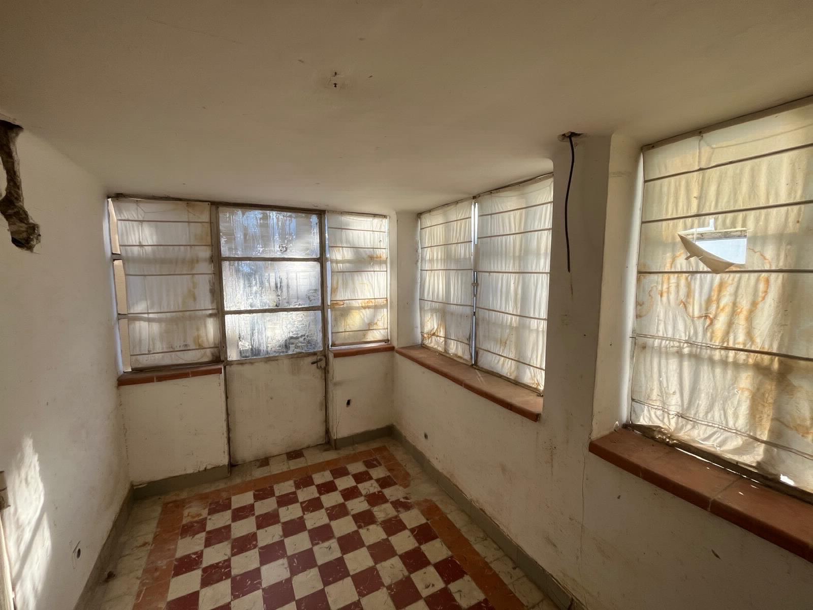 maison de village à réhabiliter à ventabren 13122 pour créer deux lots