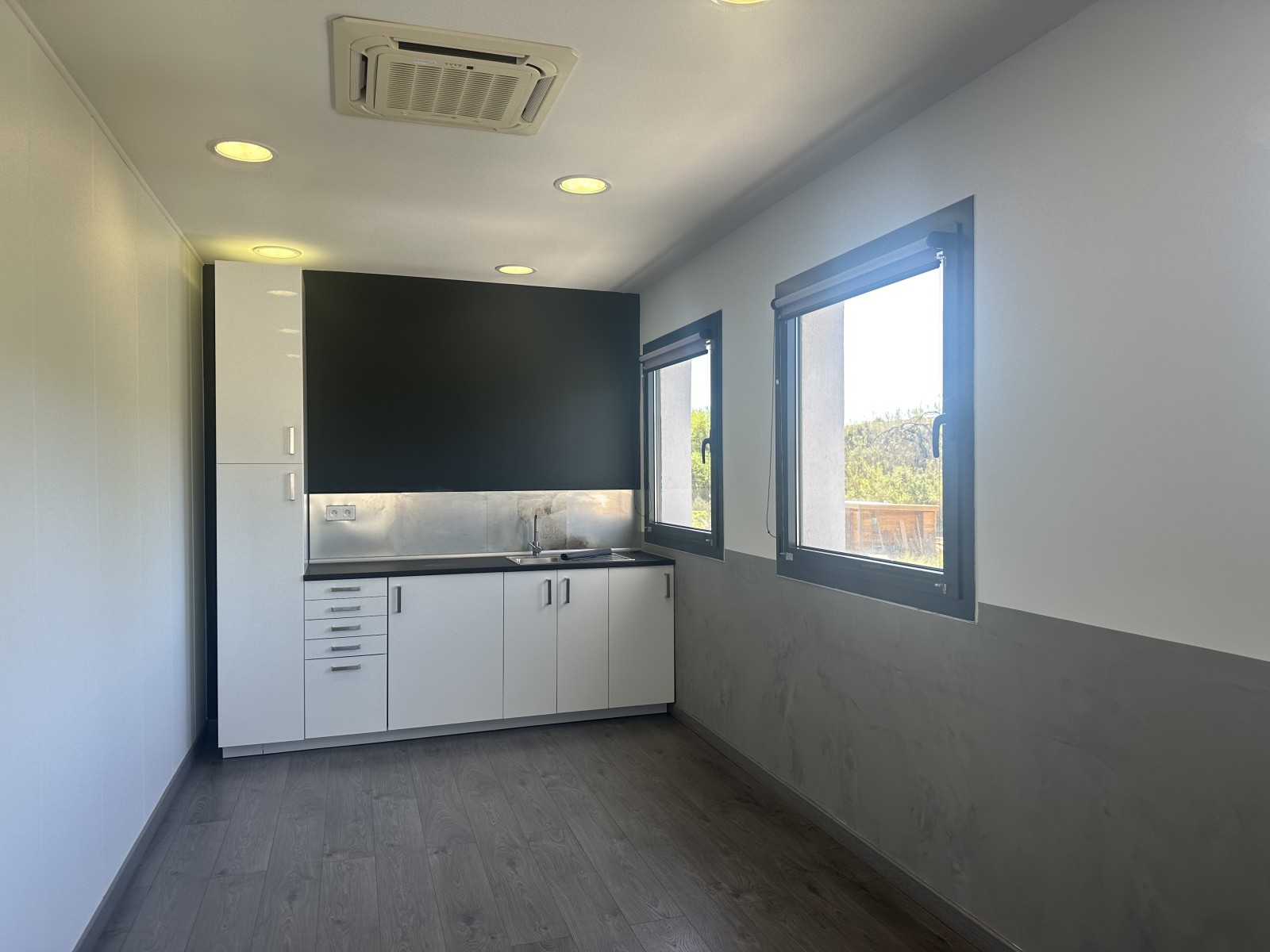 velaux location bureau climatisé avec parking privatif dans un ensemble clos