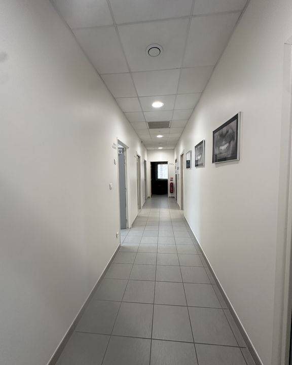 Immeuble professionnel dans un environnement économique à vendre à Velaux