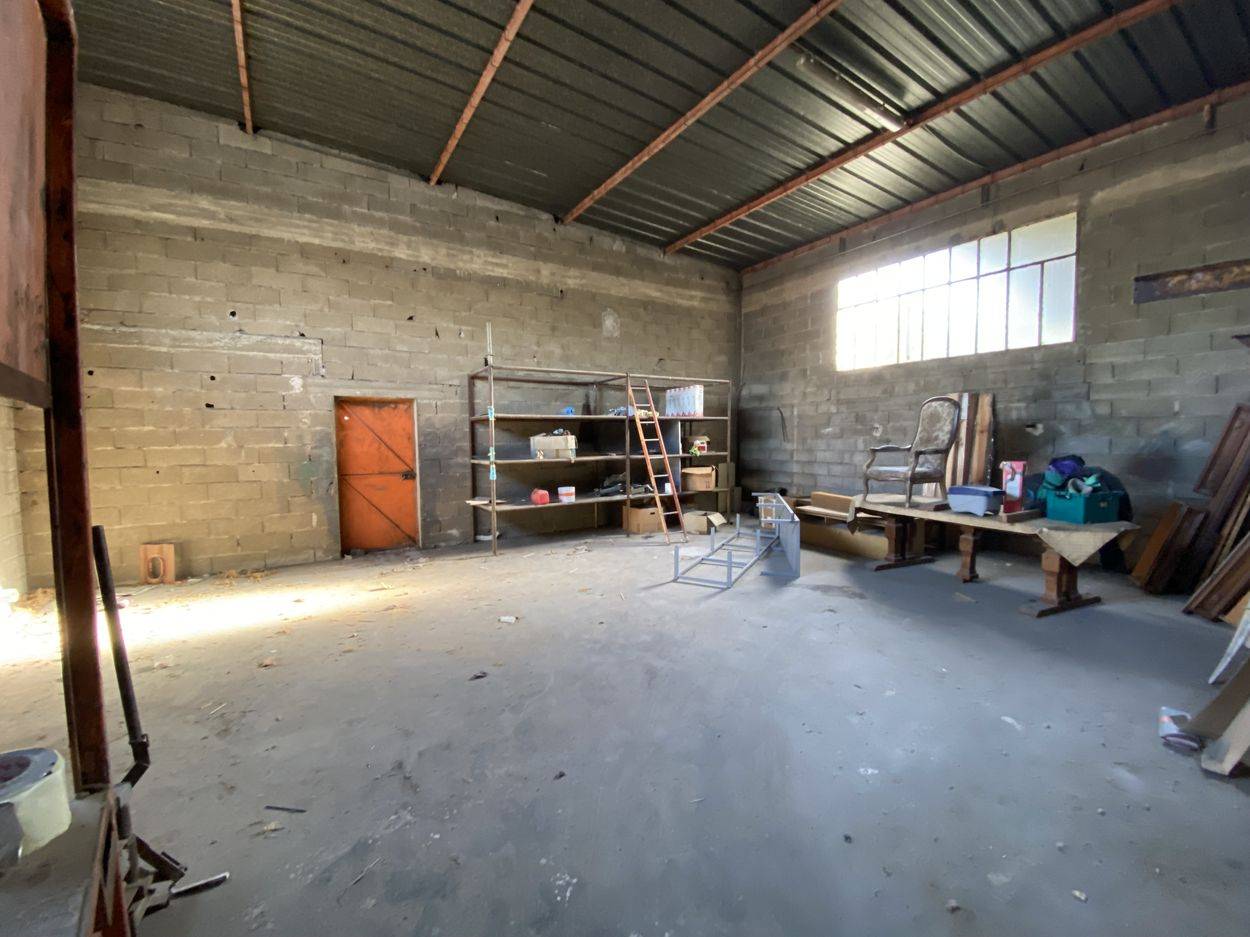 location entrepôt sur un terrain clos accessibles aux camions berre l'étang 13130 bouches du rhône