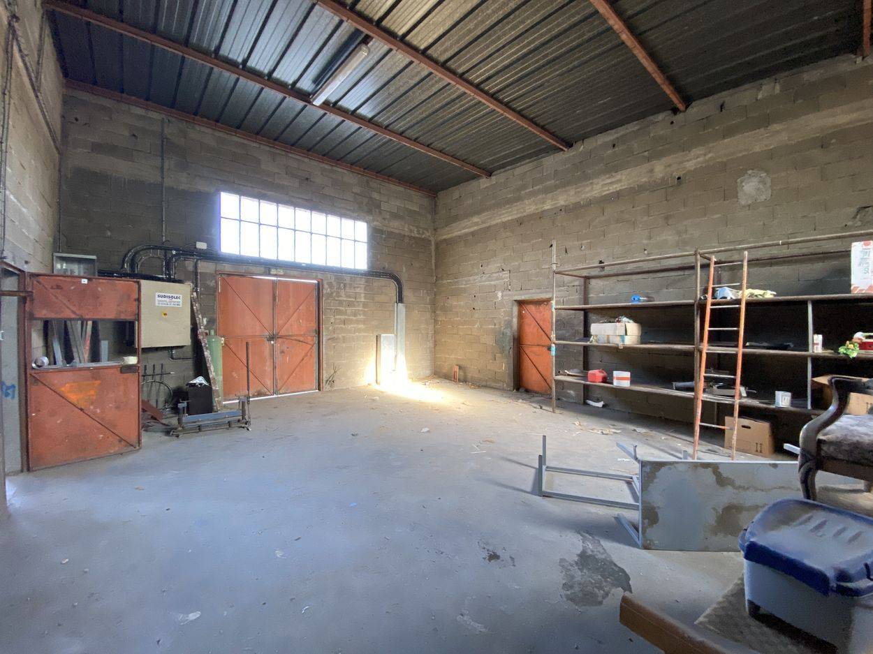 entrepôt en location avec terrain et auvent berre l'étang proche des axes routiers 13130