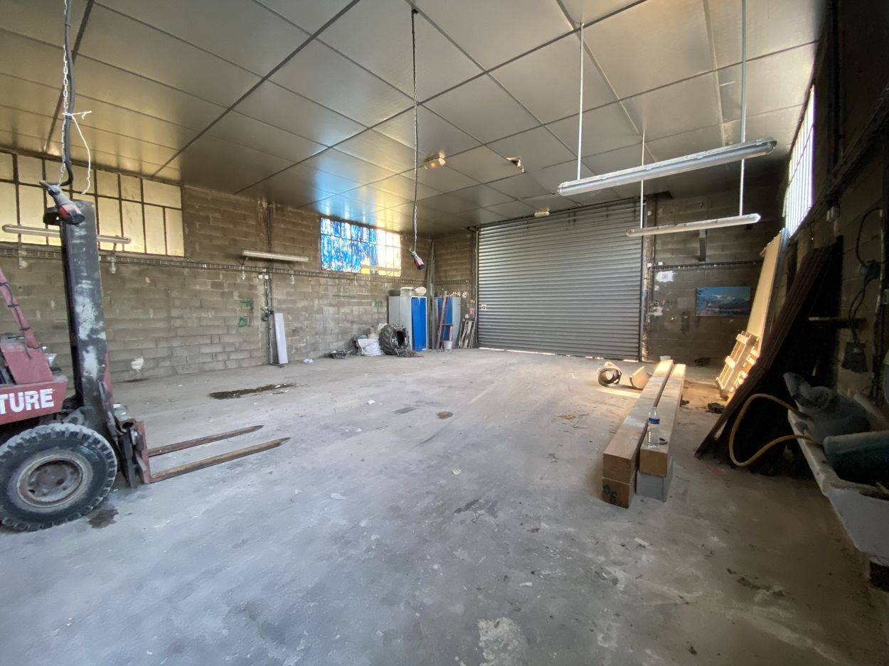 entrepôt à louer avec terrain clos berre l'étang