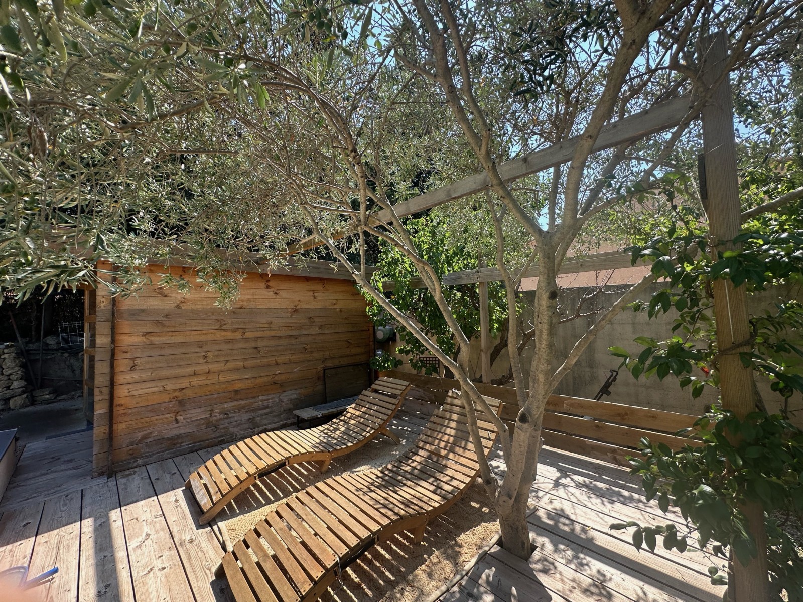 maison à vendre R+1 3 chambres T4 non mitoyenne au calme proche de la ville de salon de provence