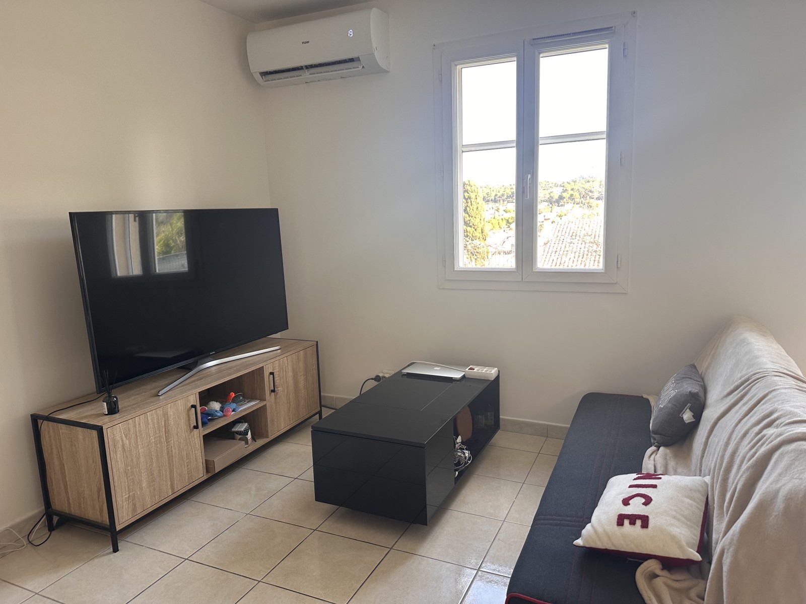 appartement deux chambres T3 duplex en location avec climatisation réversible terrasse et place de parking