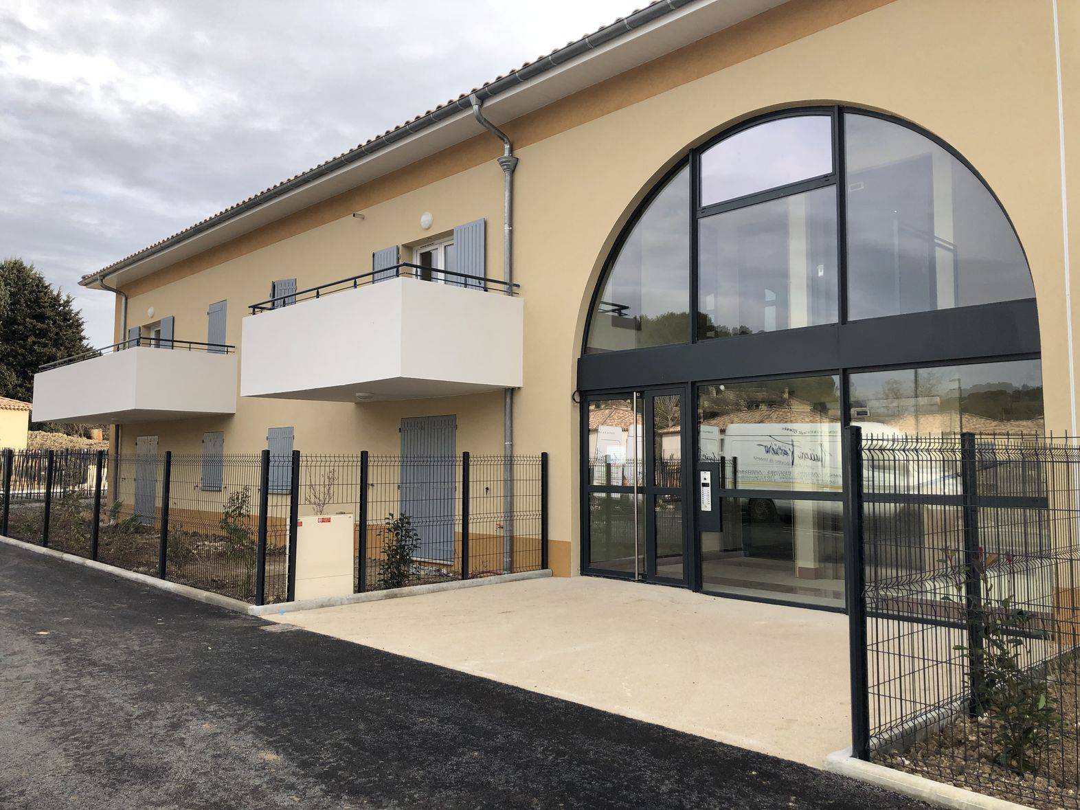 ventabren appartement T4 à vendre 3 chambres 2 garages terrasses avec ascenseur