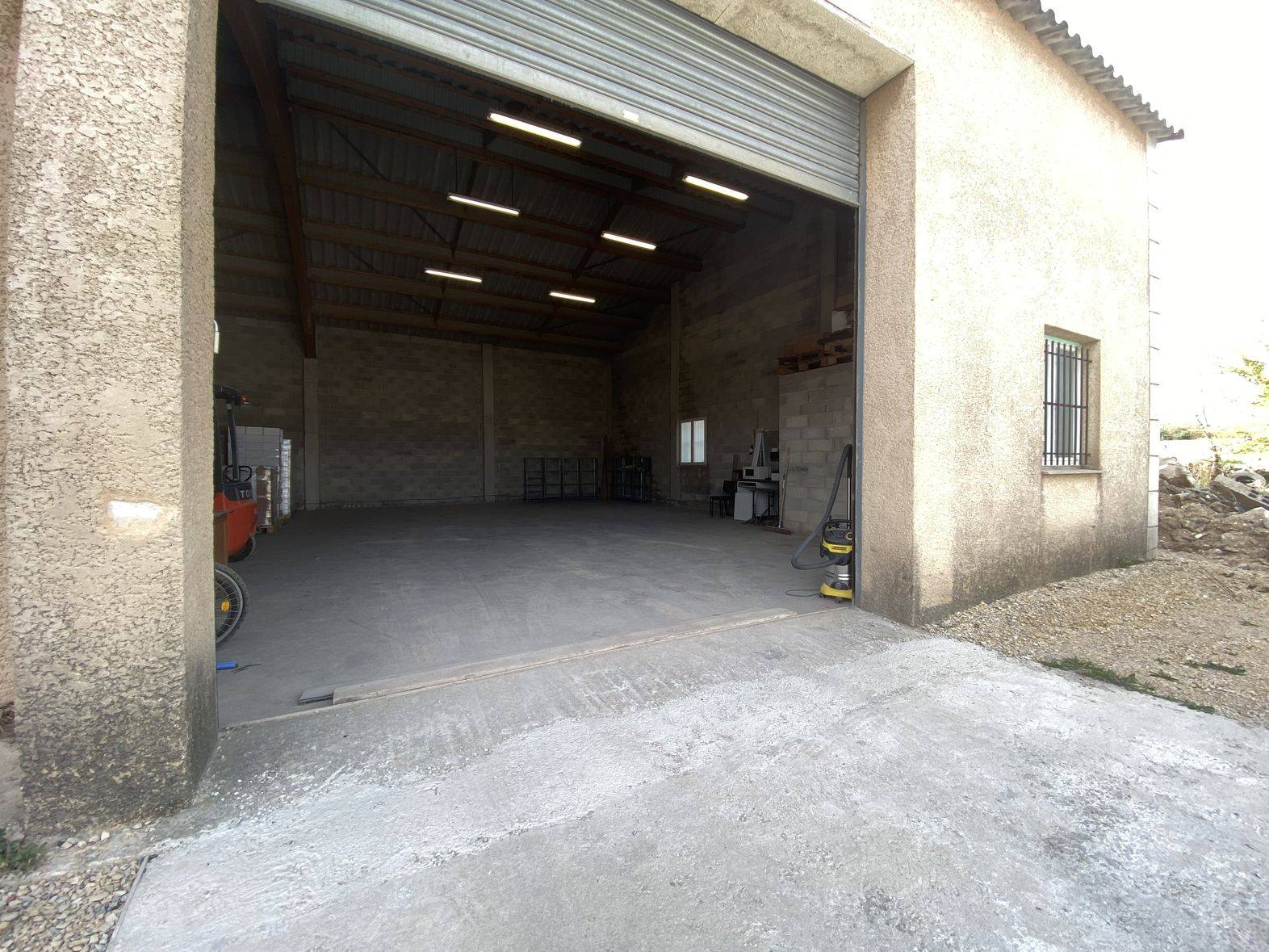 local à louer berre l'étang 13130