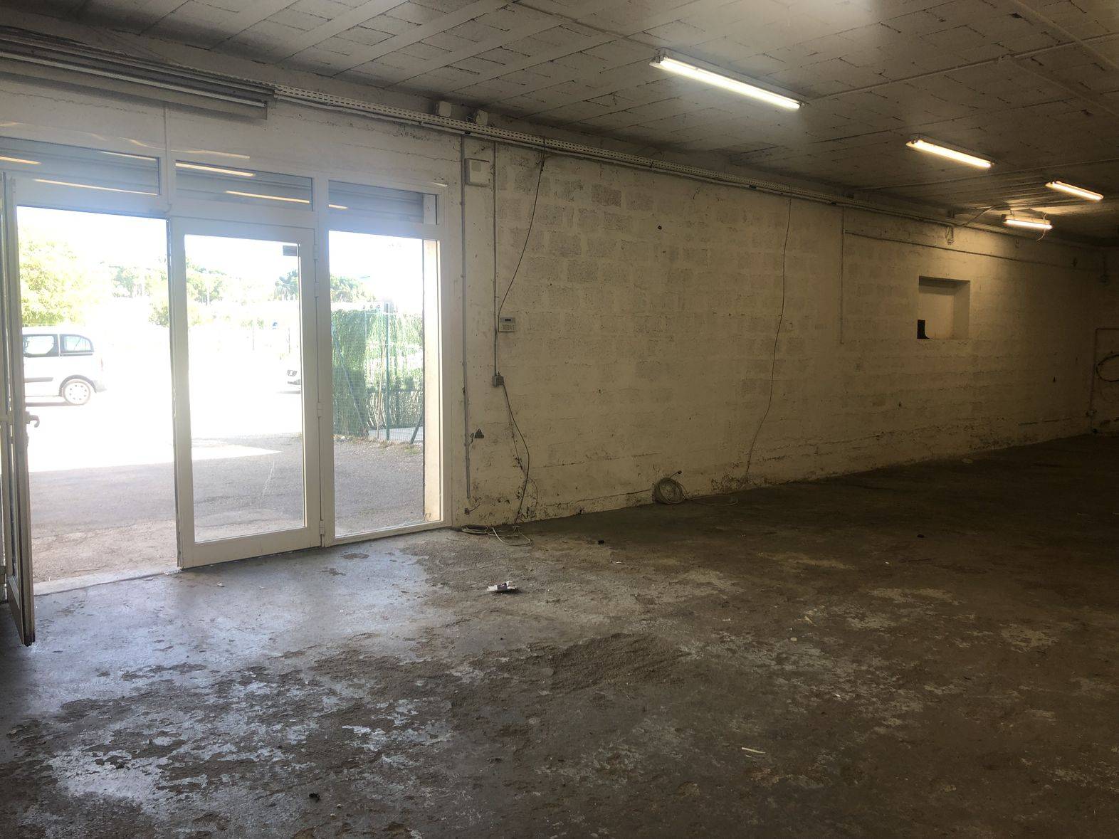 rognac 13340 locaux stockage activité avec parking