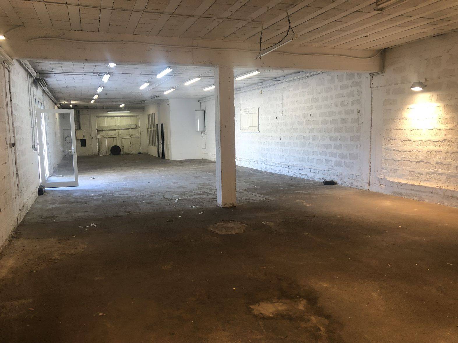 rognac à louer entrepôt avec parking 13340