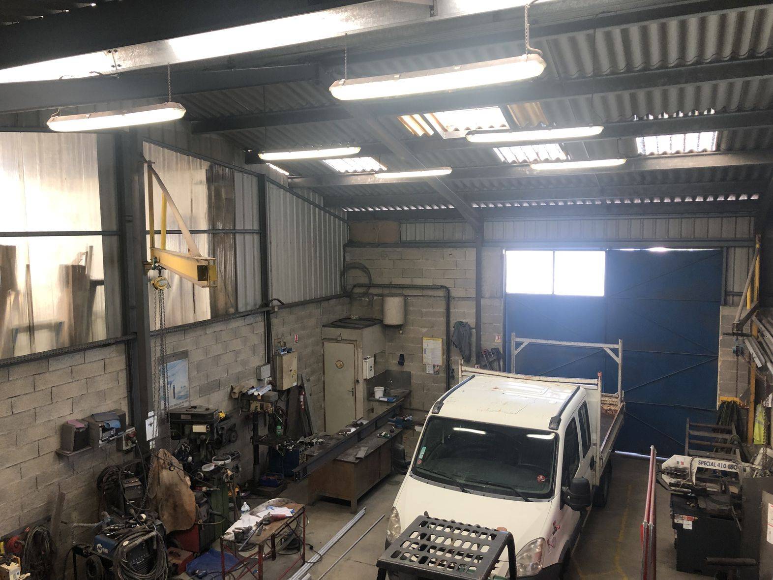 entrepôt à louer avec terrain velaux clos