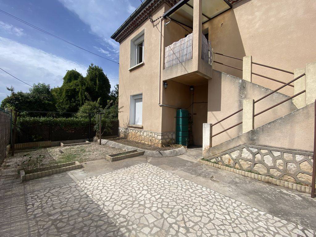 appartement T3 en location à rognac avec deux chambres jardinet et garage en sus 13