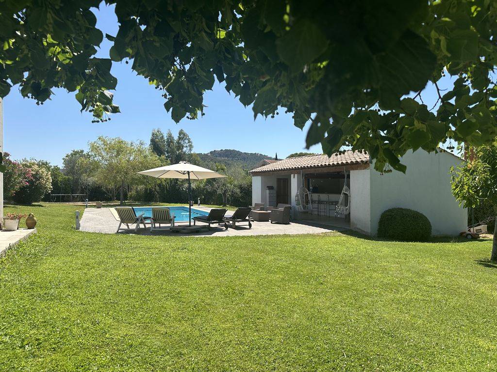 maison T6 en vente à ventabren proche des commodités 4 chambres 13122