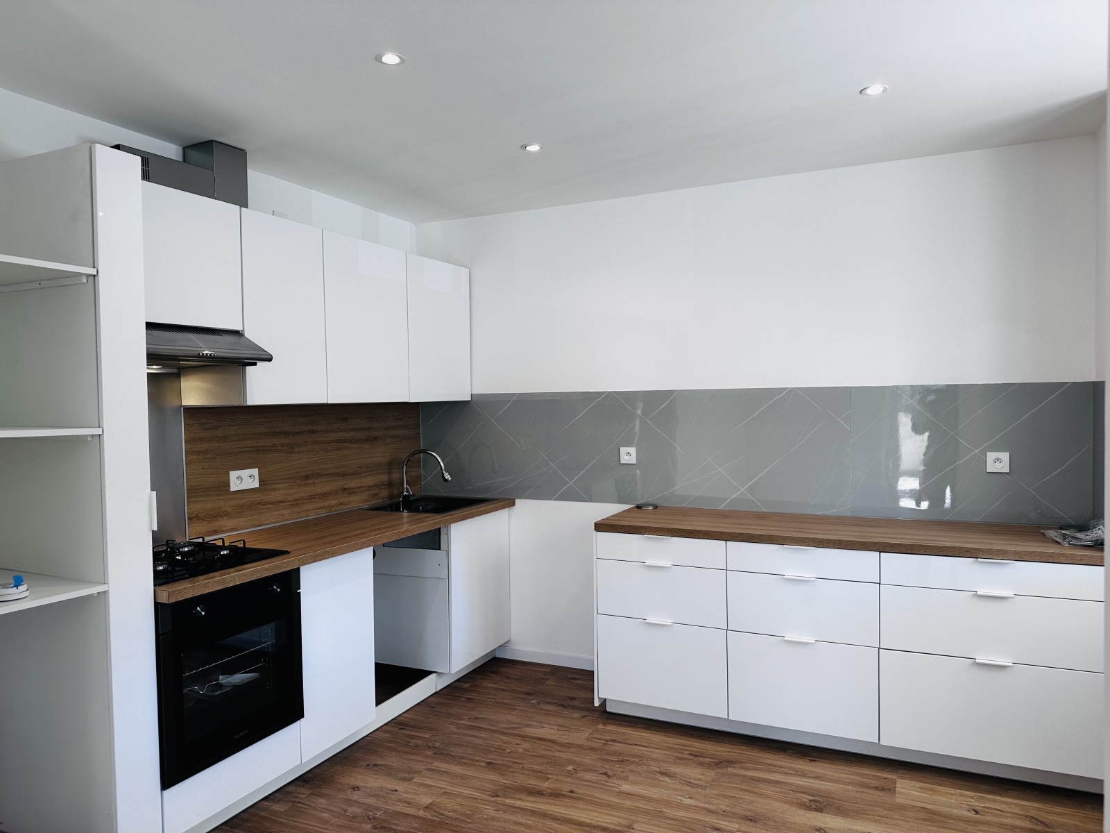 appartement en location à velaux avec cuisine équipée deux chambres stationnement et climatisation réversible