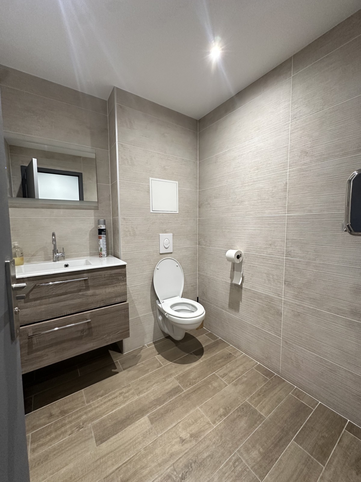 bureau à louer dans un immeuble réhabilité à velaux 