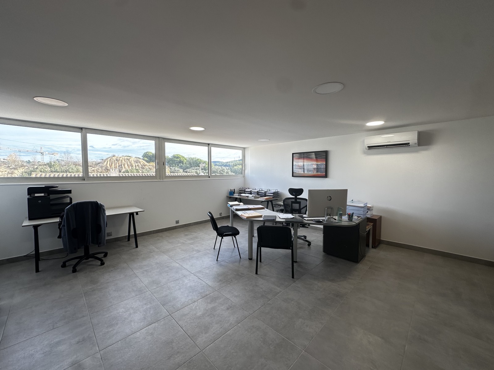 velaux louer un bureau climatisé refait à neuf avec parking privatif