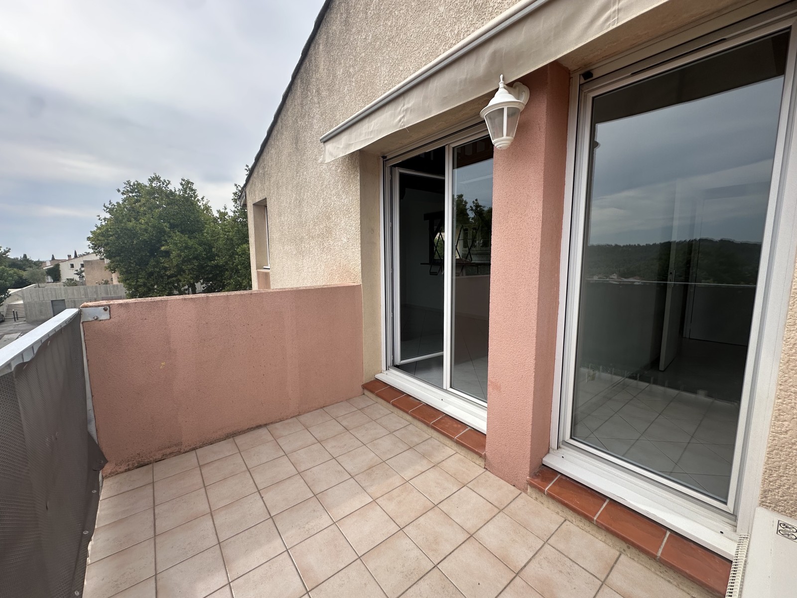 location centre village de coudoux appartement 1 chambre T2 avec clim et garage