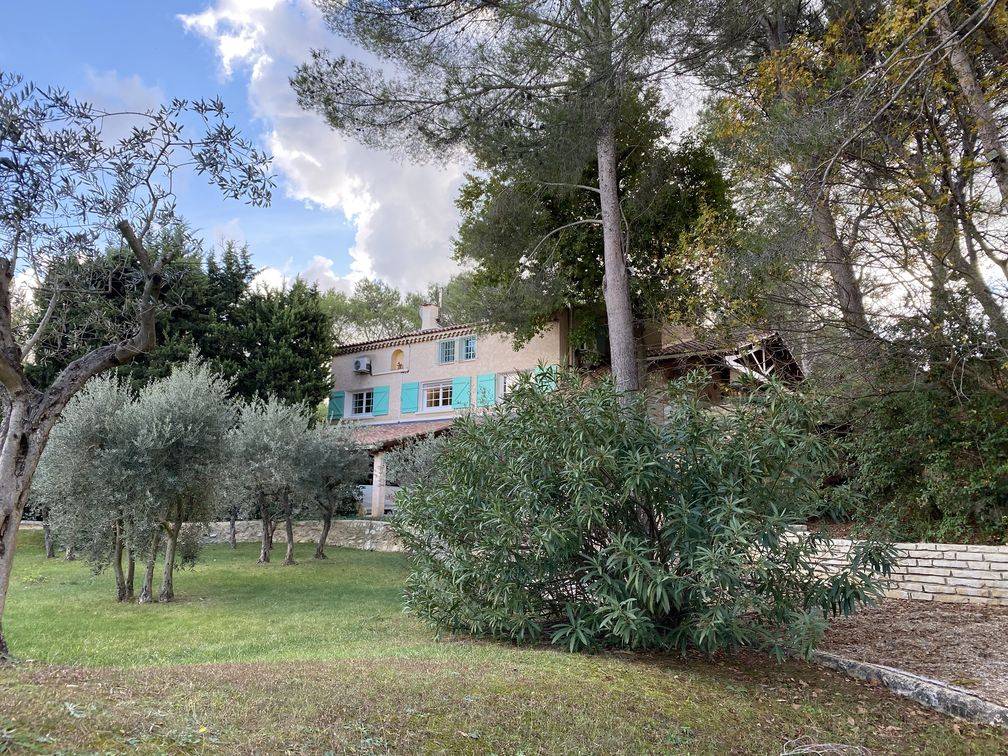 maison avec piscine garage et studio ventabren 13122 en vente