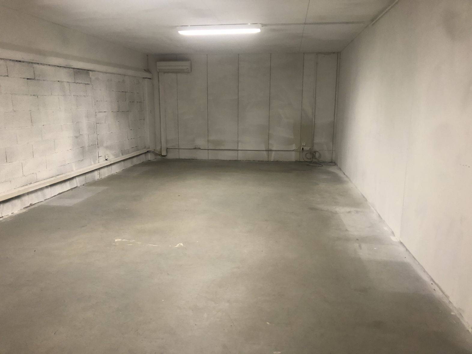 local climatisé avec parking à louer velaux