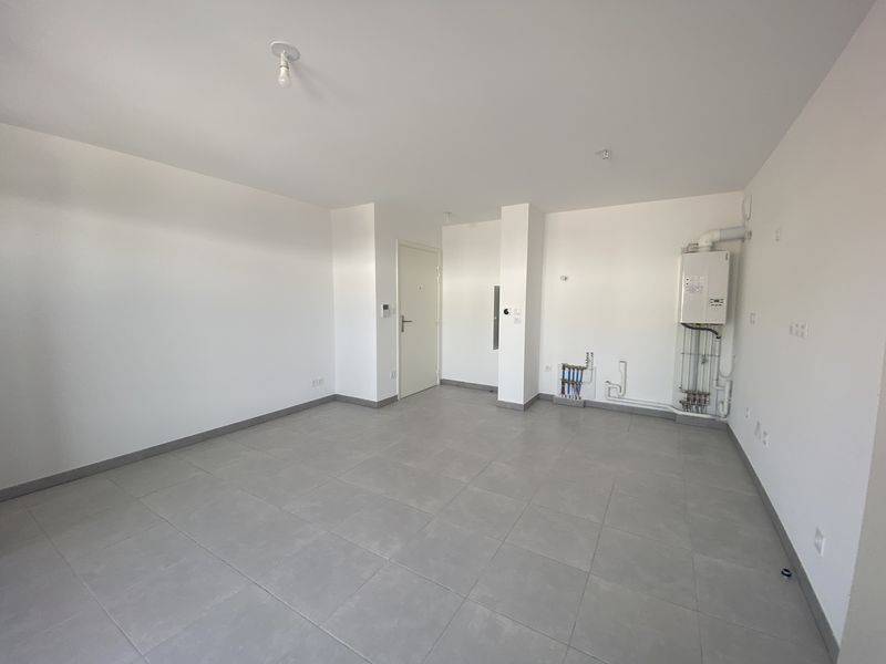 appartement à louer vitrolles avec terrasse parking et cuisine ésuipée 13127