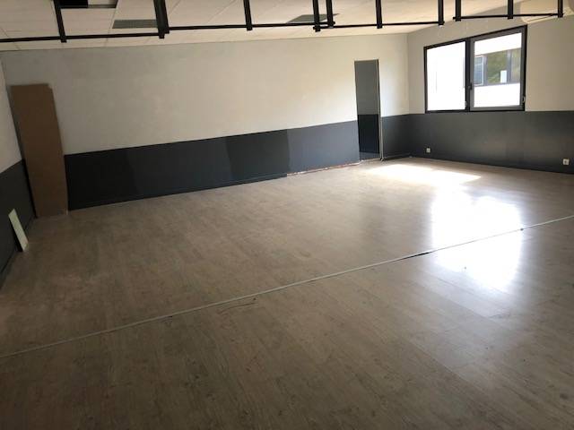 louer à vitrolles des bureaux climatisés acces PMR 13127