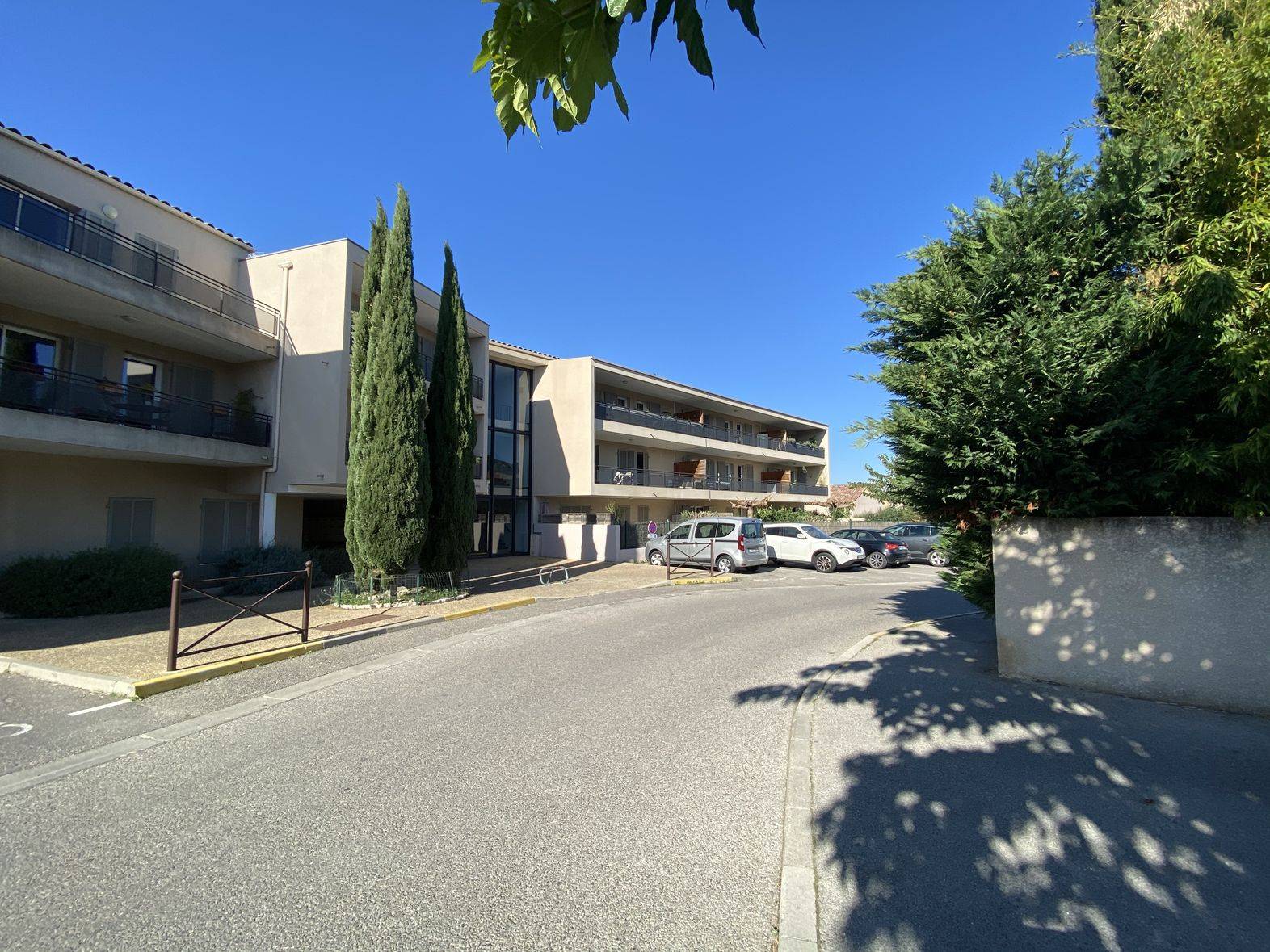 appartement à vendre dans résidence proche des commerces lançon de provence