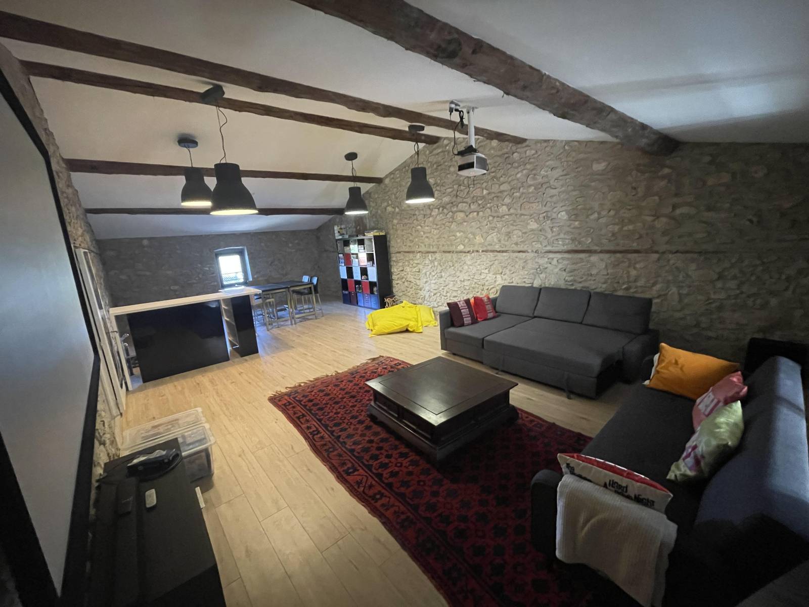 Maison meublée avec 5 chambres à louer à COUDOUX