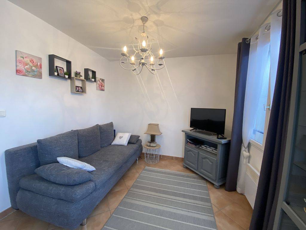 appartement à louer une chambre velaux 13880 village secteur calme