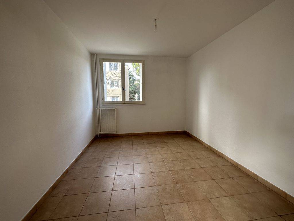 proche commodités location logement 3 chambres exposé sud