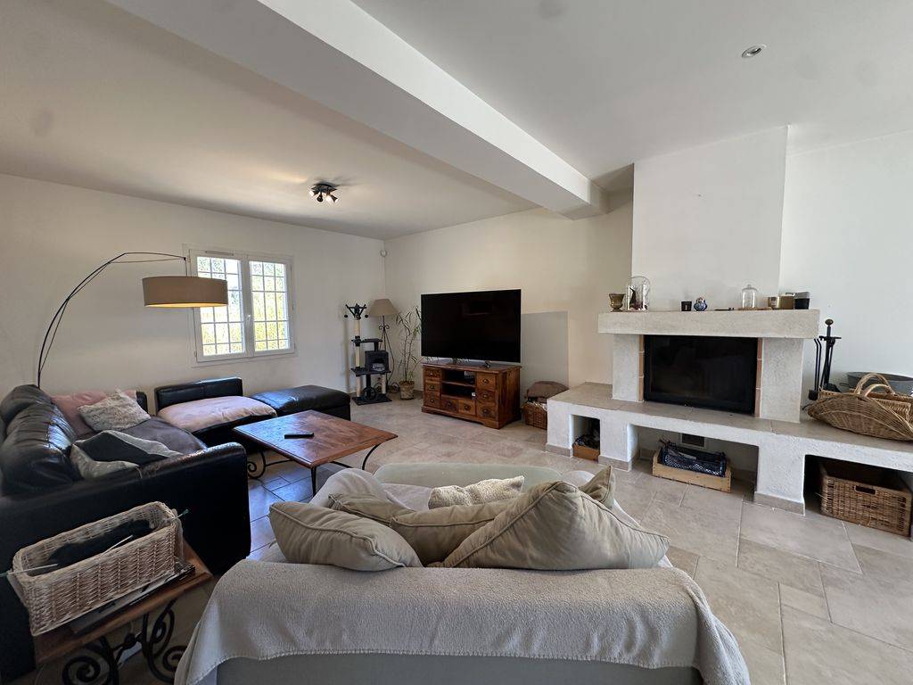 maison à vendre à ventabren avec terrain clos piscine et pool house 13122