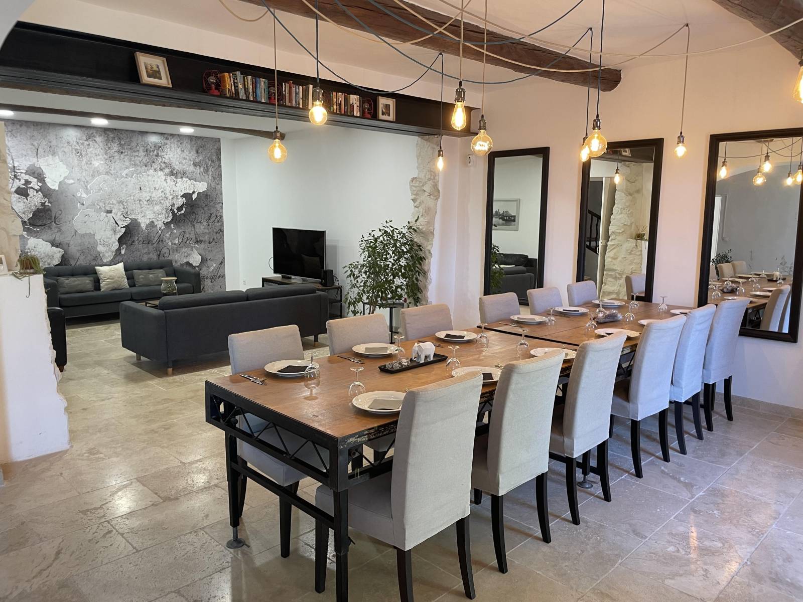 Maison meublée avec 5 chambres à louer à COUDOUX