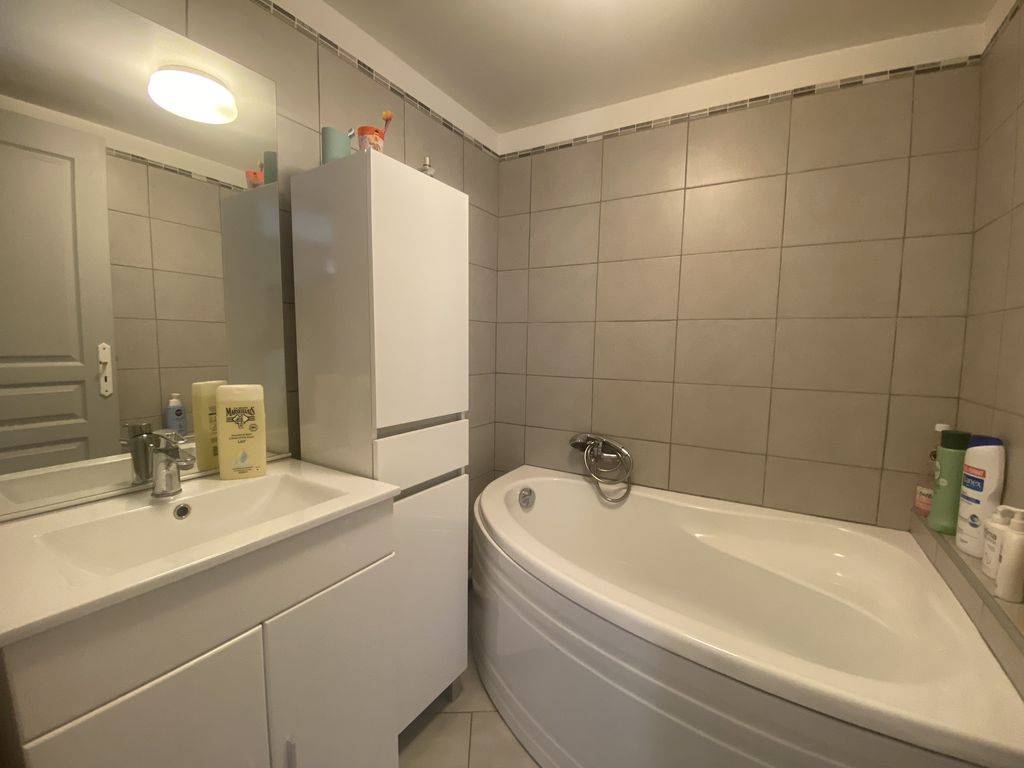 jolie maison rénovée à vendre à marignane proche écoles et commerces