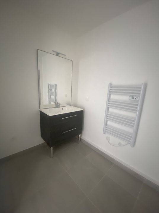 appartement t3 à louer avec balcon exposé sud 2 places de parking ventabren