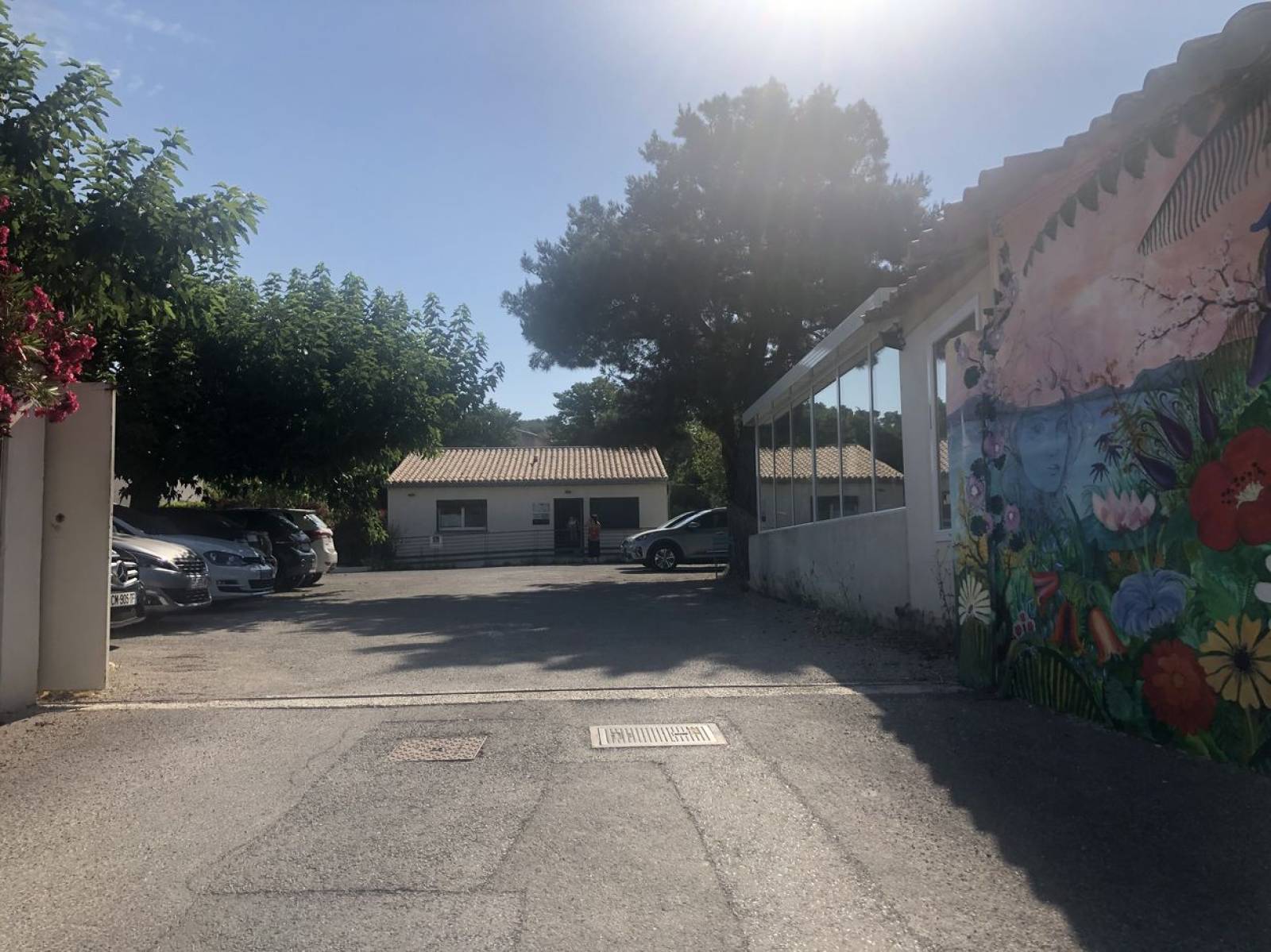 velaux dans immeuble récent location d'un local en rez de chaussée  avec salle d'attente sanitaires et accès PMR