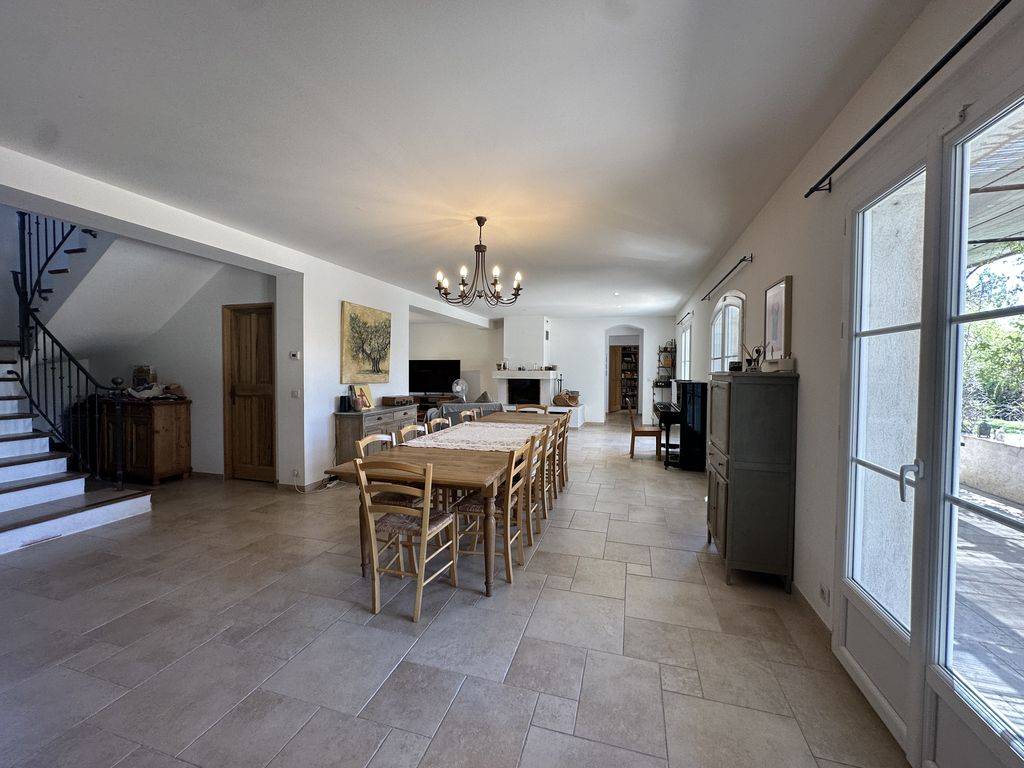 maison à vendre à ventabren 4 chambres terrain plat et clos terrain de pétanque 13122