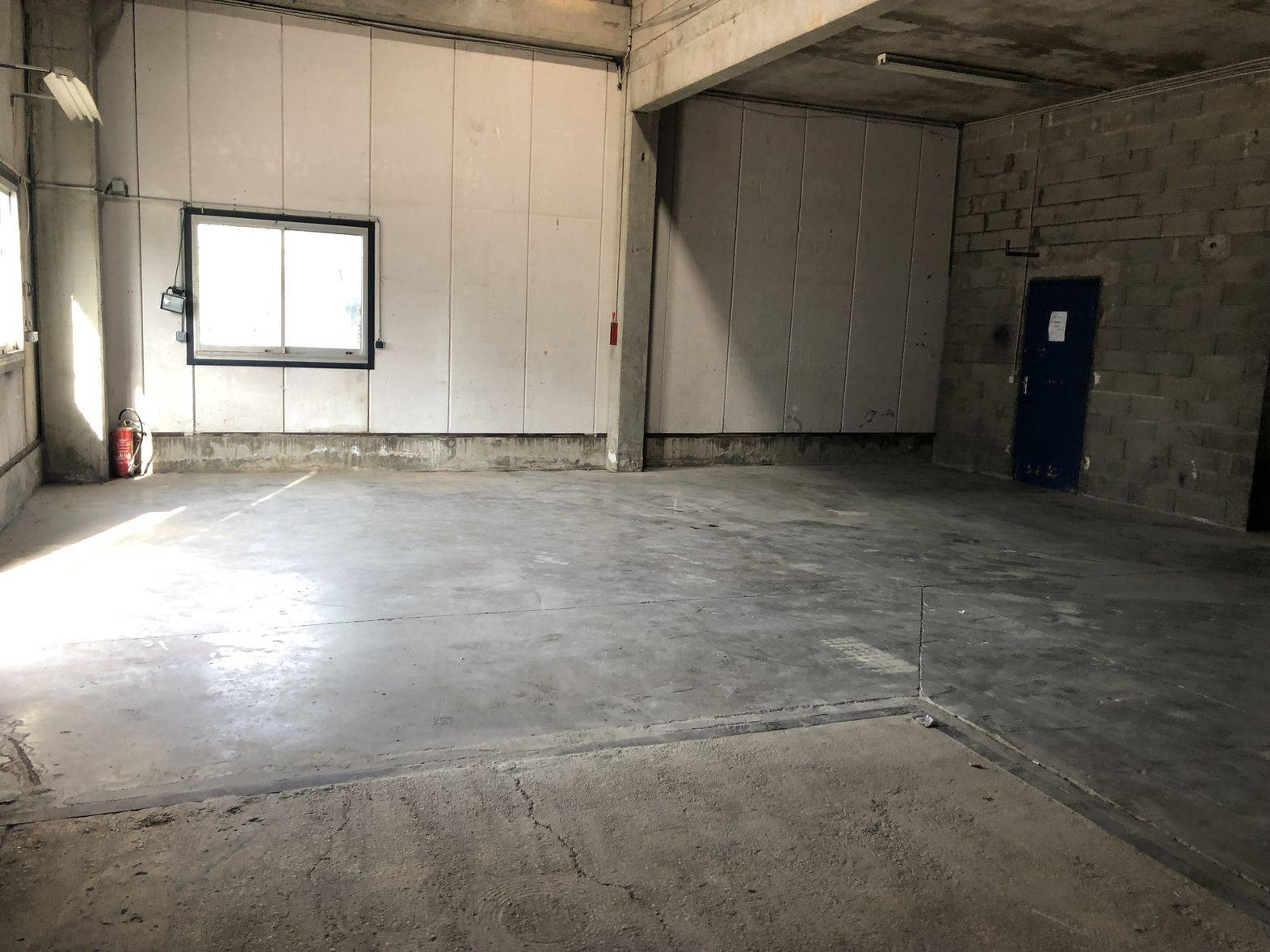 local de stockage à louer velaux 13880