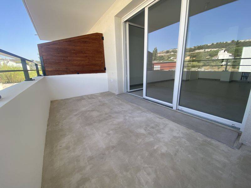 proche commerces et airbus helicopter location T2 neuf 13127