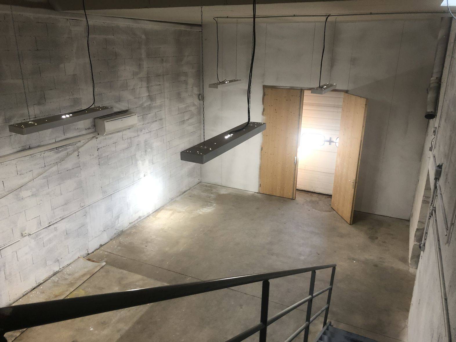 entrepôt climatisé à louer à velaux avec stationnement