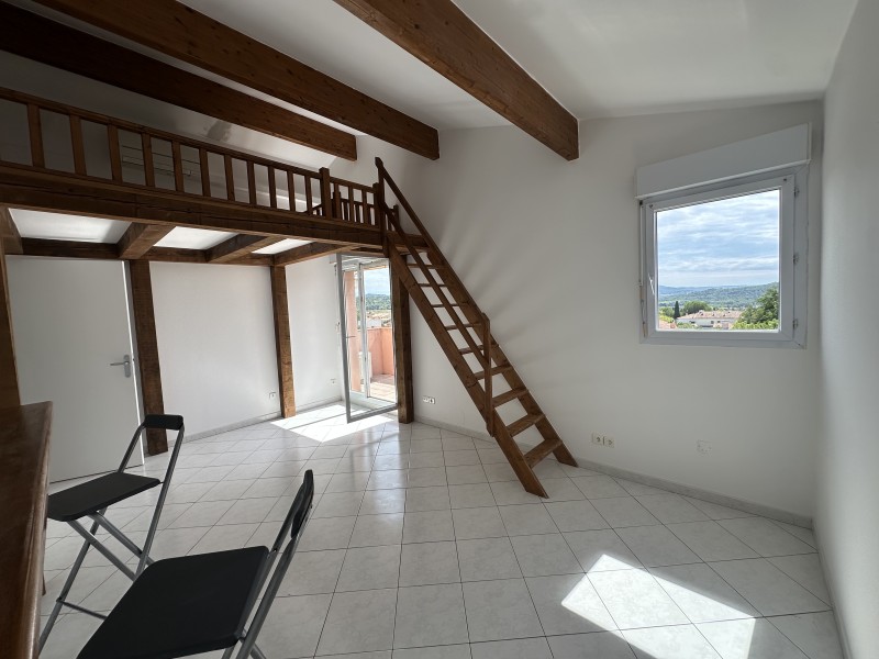 appartement T2 climatisé en vente à COUDOUX centre du village avec garage double