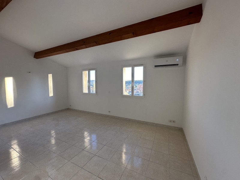 Maison de village  ventabren  hameau réhabilitation à neuf en cours