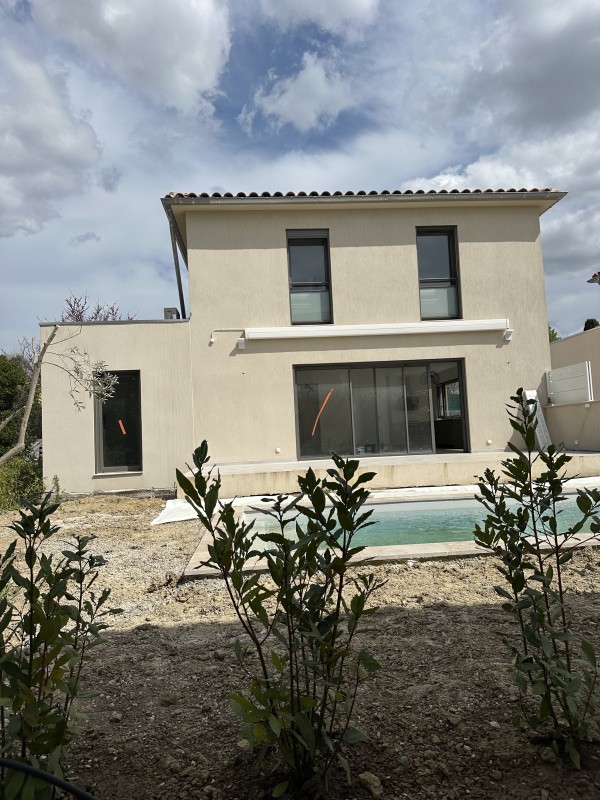 maison T5 meublée accessible PMR à louer à velaux 13880 Type 5