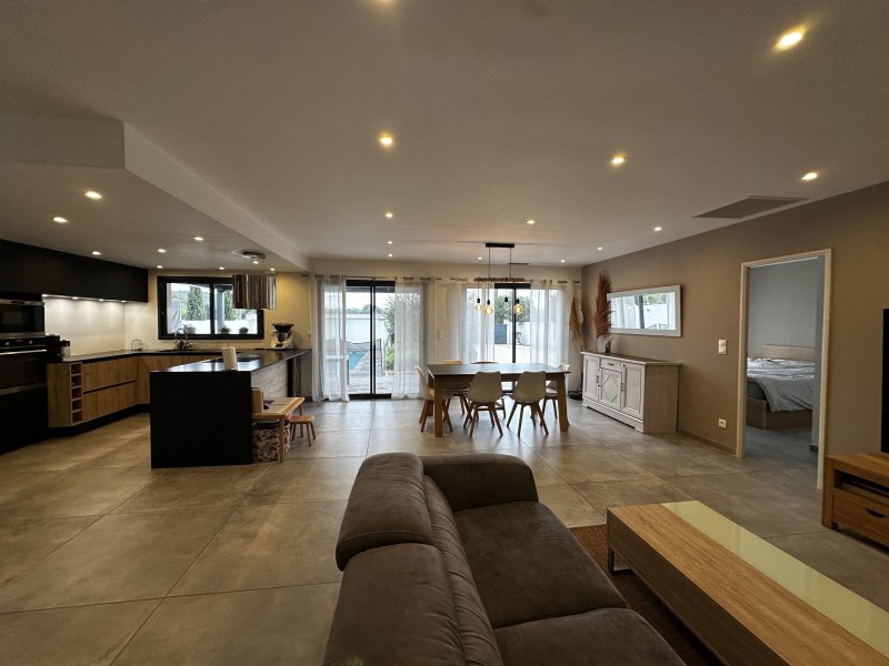 Maison T4 3 chambres à louer à ventabren 13122 avec jardin et piscine