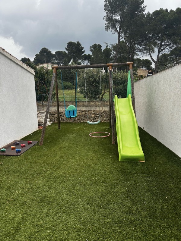 maison à étage à louer à ventabren 13122 avec terrain clos et piscine