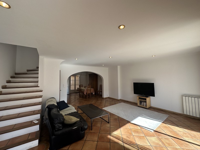 maison de ville à vendre 13130 3 chambres cuisine ouverte buanderie dans hameau calme