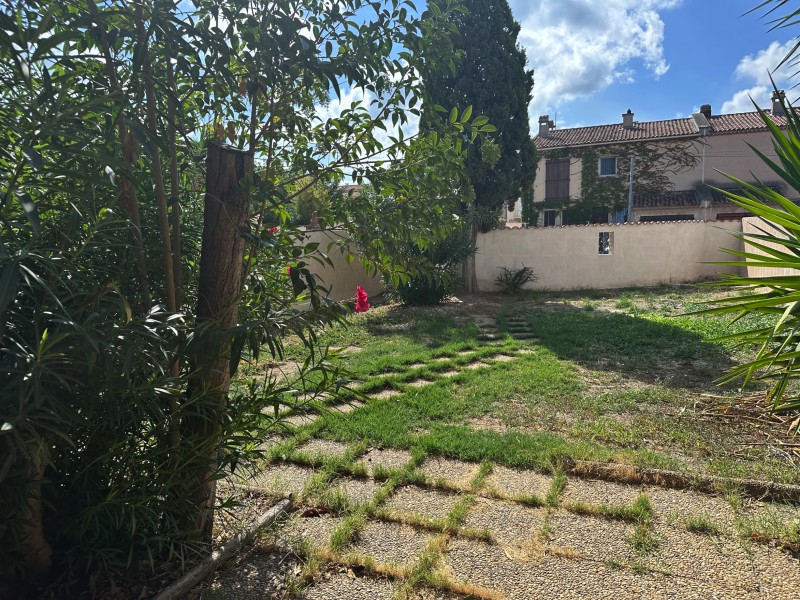 Maison T4 mitoyenne avec garage et jardin disponible à Marignane