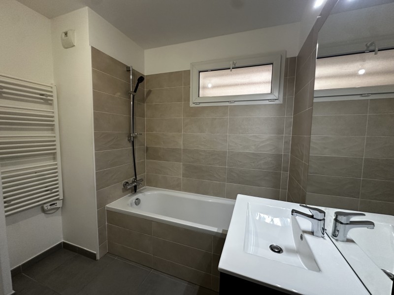 Appartement T3 à louer à Vitrolles avec place de parking en sous-sol