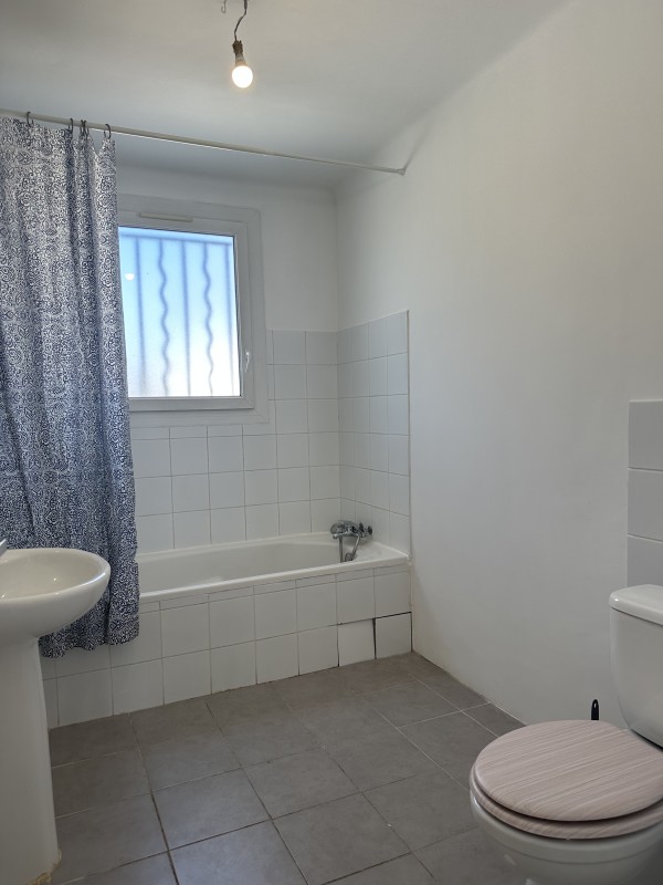 Maison T4 mitoyenne avec garage et jardin disponible à Marignane