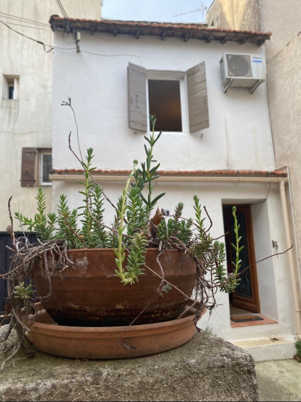 maison de village en vente à velaux 1 chambre séjour cuisine endroit calme 13880